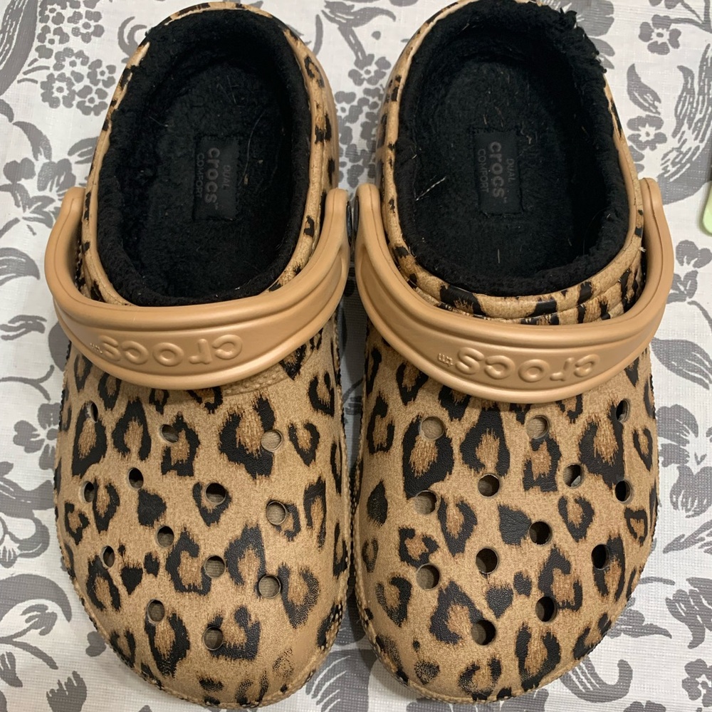 Womens Sz 7 crocs